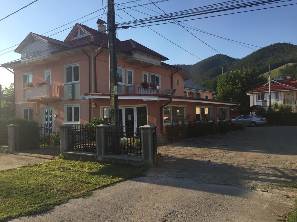 Pensiunea Flora Piatra Neamt Exterior photo